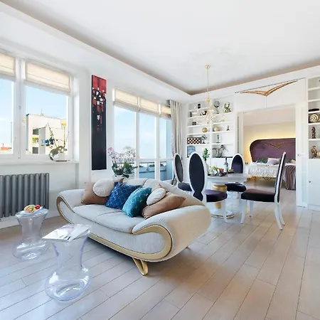 Romantic Getaway In Apartment