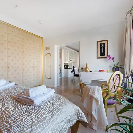 Romantic Getaway In Apartment Warsaw