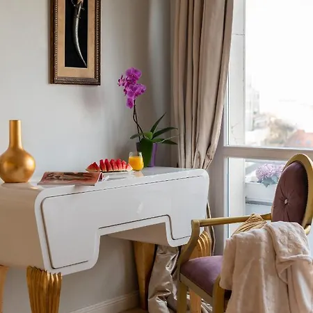 Romantic Getaway In Apartment Warsaw